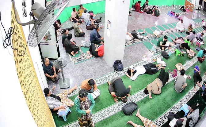 Semangat I’tikaf Warga Patam Asri di Masjid Abdul Dhohir